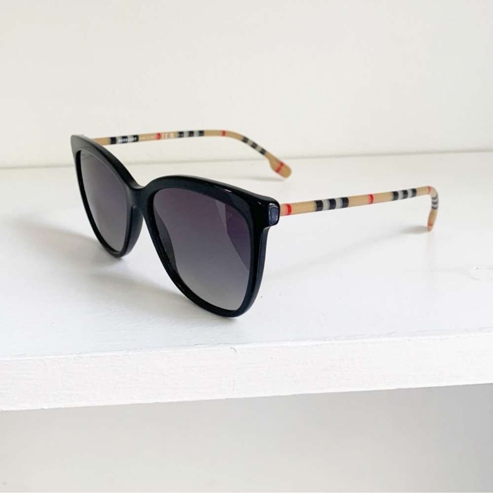 Burberry Sunglasses, New 235 - Picture 5 of 6